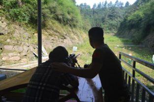 张家界吃瓜一家人视频播放,揭秘家庭欢乐日常