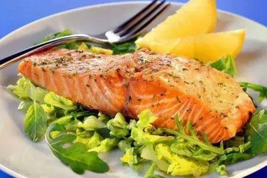 大瓜美食视频吃飞机鱼,飞机鱼，空中美味一网打尽